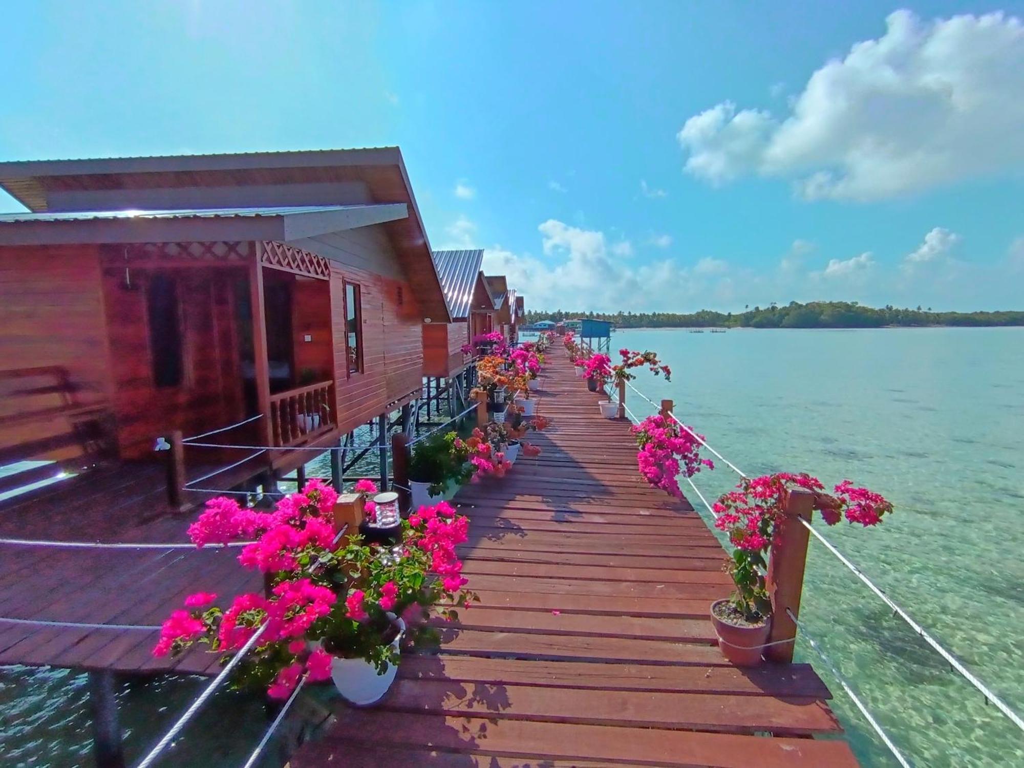 La Water House Semporna Bed & Breakfast Dış mekan fotoğraf