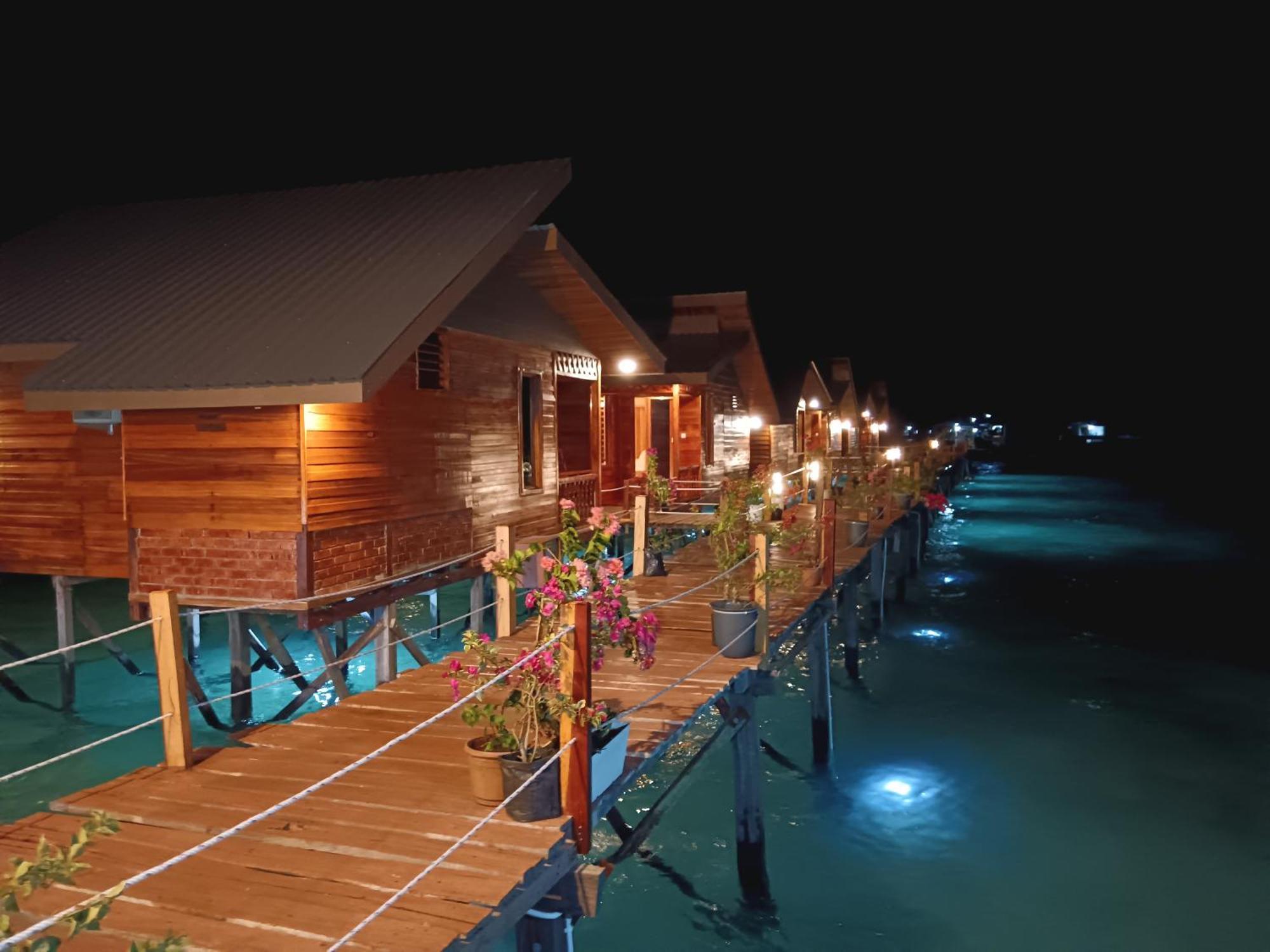 La Water House Semporna Bed & Breakfast Dış mekan fotoğraf